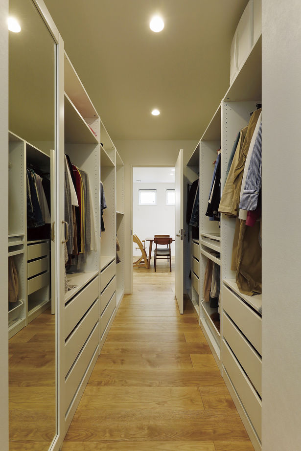 アイ工務店 【千葉県松戸市/40坪/快適導線】泥んこ遊びの後はすぐ洗面へ。回遊できる動線が毎日を快適にの建築実例画像4