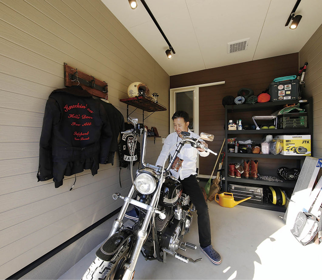 アイ工務店 【群馬県伊勢崎市/2000万円台/家事導線】念願のバイクガレージを叶えた アメリカンスタイルの住まいの建築実例画像3