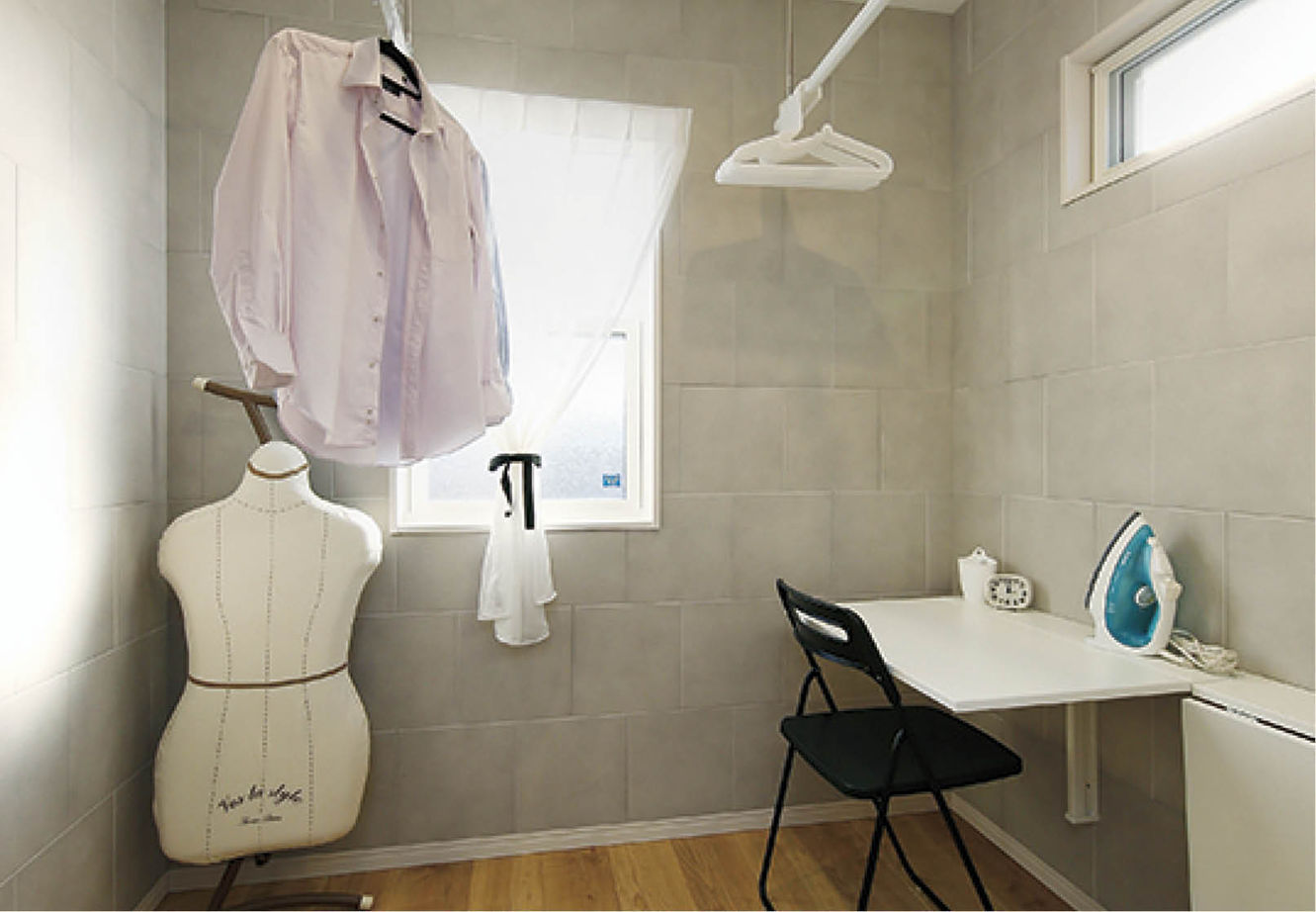 アイ工務店 【群馬県伊勢崎市/2000万円台/家事導線】念願のバイクガレージを叶えた アメリカンスタイルの住まいの建築実例画像5