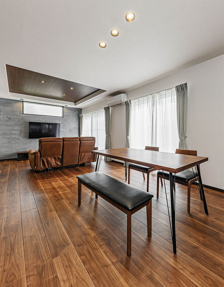 アイ工務店 【2000万円台/ダイニングキッチン】独特な風合いのフランス漆喰がモダンな雰囲気を演出する家の建築実例画像2