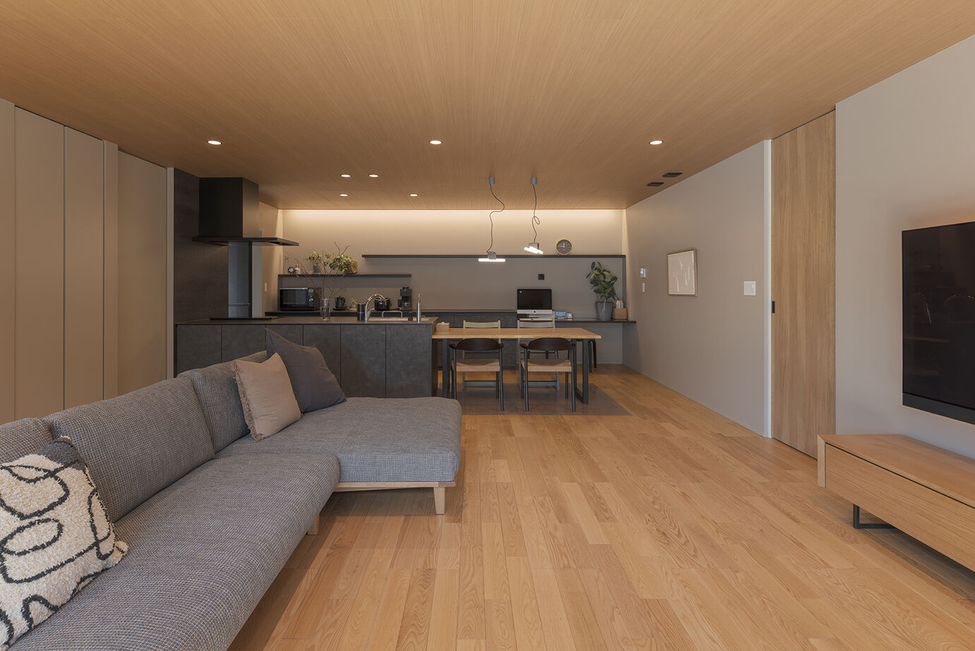 アイ工務店 【 平屋/延床44.7坪/ウッドデッキ/動線と収納】家族が集まる時間も、ひとりの時間も、大切にできるわが家の建築実例画像3