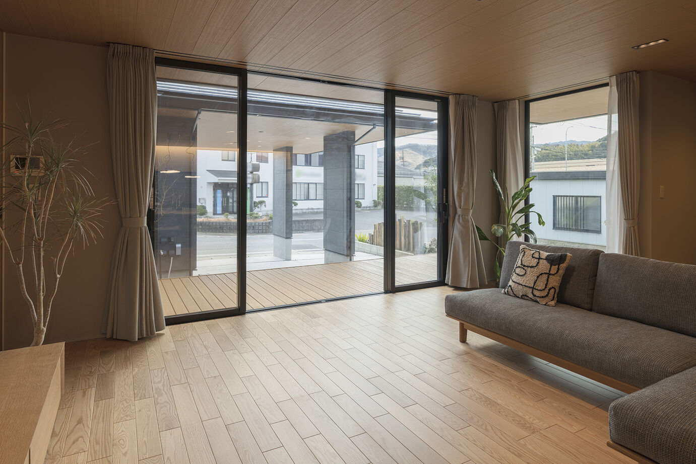 アイ工務店 【 平屋/延床44.7坪/ウッドデッキ/動線と収納】家族が集まる時間も、ひとりの時間も、大切にできるわが家の建築実例画像4