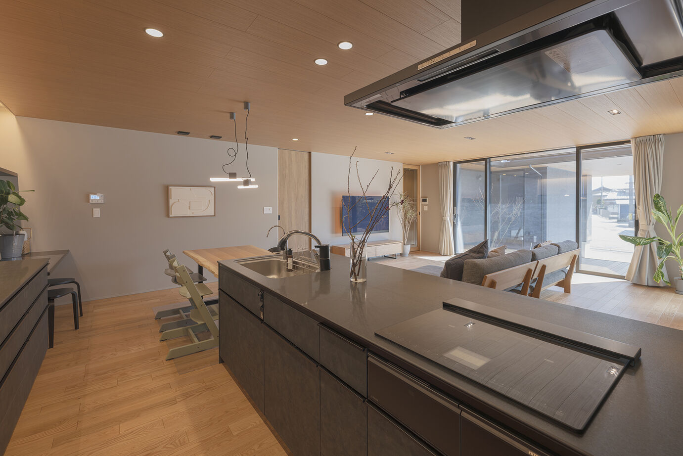 アイ工務店 【 平屋/延床44.7坪/ウッドデッキ/動線と収納】家族が集まる時間も、ひとりの時間も、大切にできるわが家の建築実例画像6