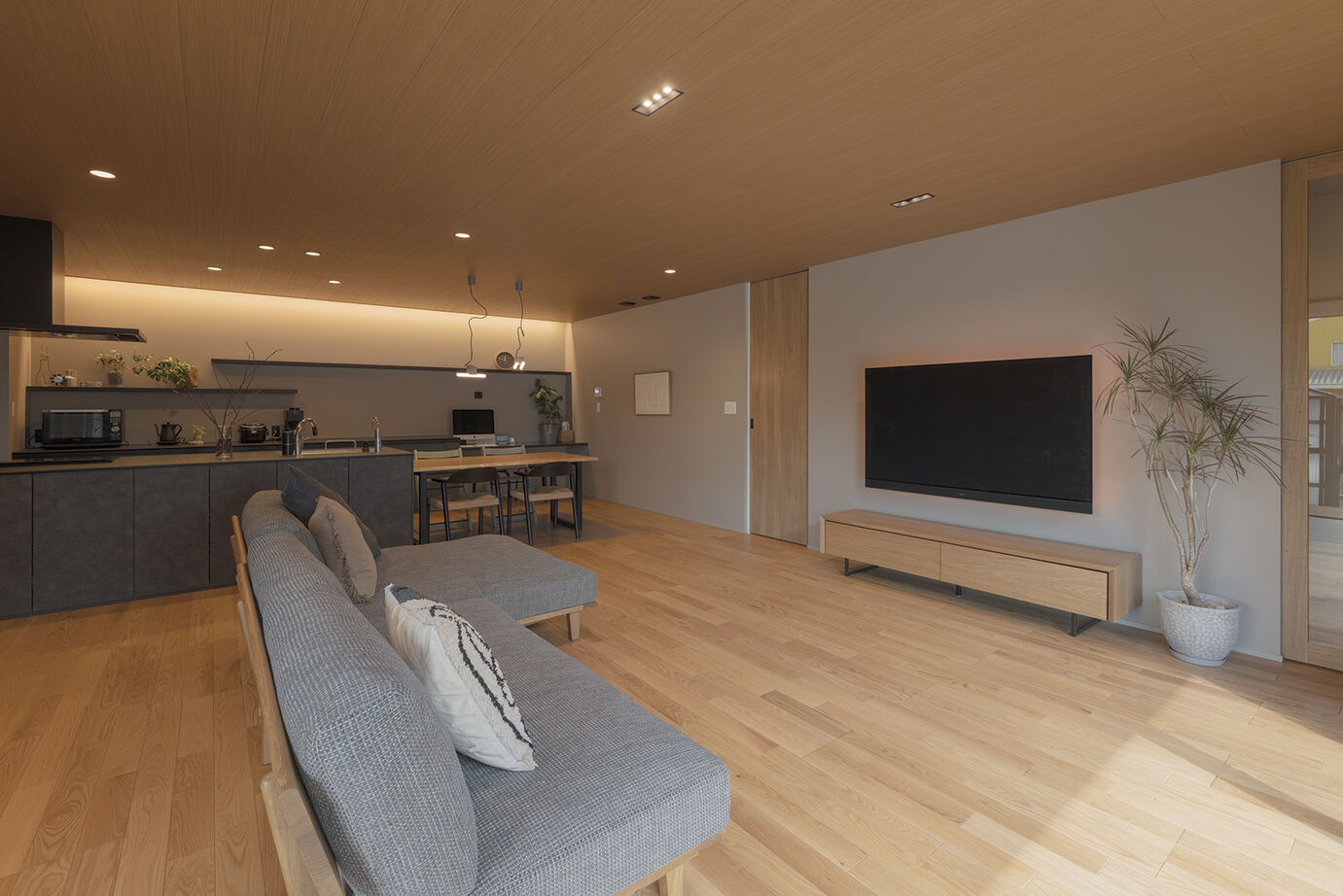 アイ工務店 【 平屋/延床44.7坪/ウッドデッキ/動線と収納】家族が集まる時間も、ひとりの時間も、大切にできるわが家の建築実例画像8