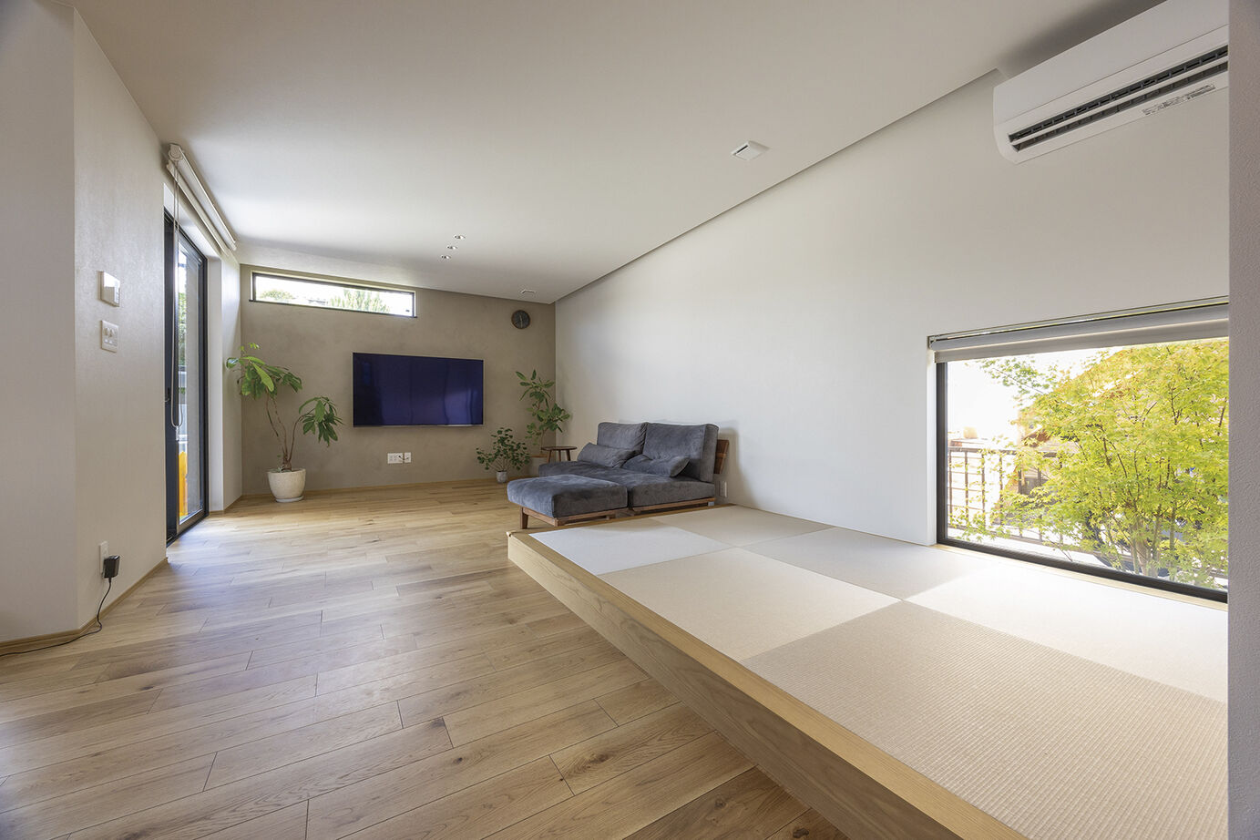 アイ工務店 【延床39.8坪/家事動線/吹抜/テラス】センチ単位の自由設計で、実用性とデザインが両立した住まいにの建築実例画像4