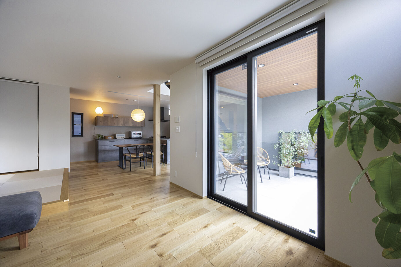 アイ工務店 【延床39.8坪/家事動線/吹抜/テラス】センチ単位の自由設計で、実用性とデザインが両立した住まいにの建築実例画像6