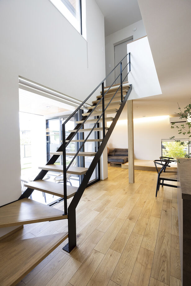 アイ工務店 【延床39.8坪/家事動線/吹抜/テラス】センチ単位の自由設計で、実用性とデザインが両立した住まいにの建築実例画像7