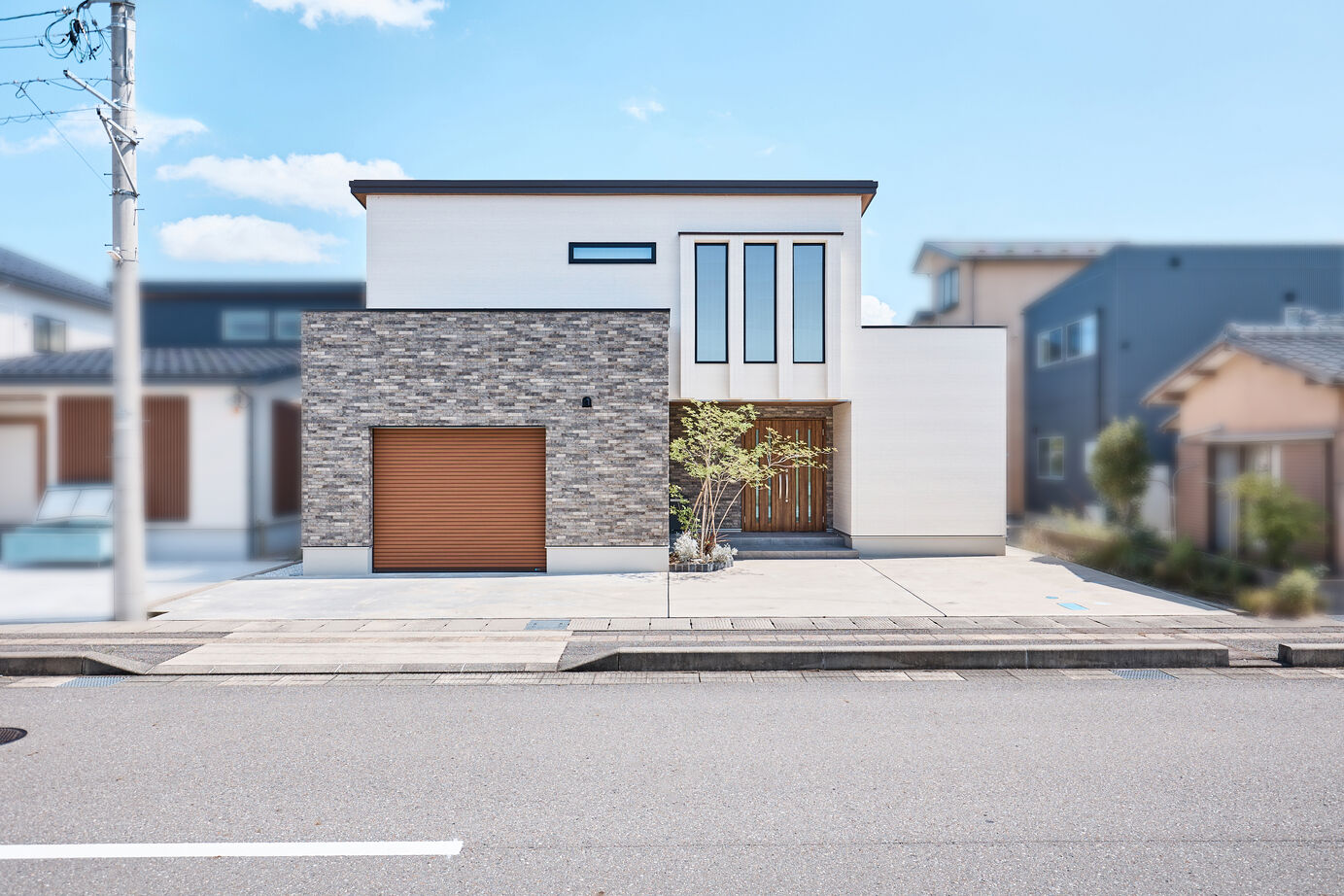 アイ工務店 【石川県/インナーガレージ/間取り図有】ホームパーティーが充実するLDKと、インナーガレージで趣味を満喫の建築実例画像1