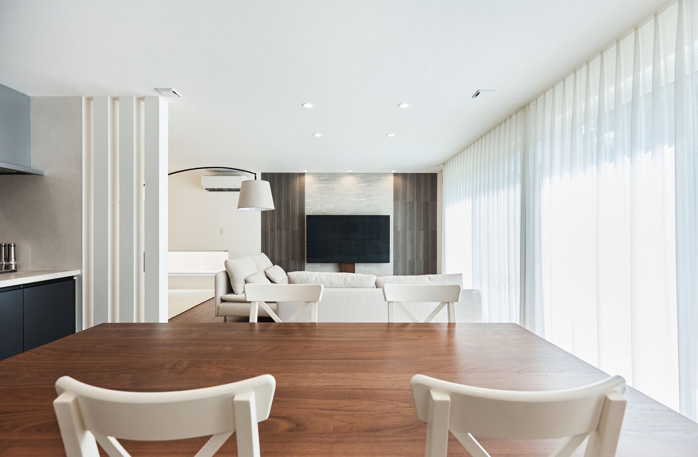 アイ工務店 【石川県/インナーガレージ/間取り図有】ホームパーティーが充実するLDKと、インナーガレージで趣味を満喫の建築実例画像6