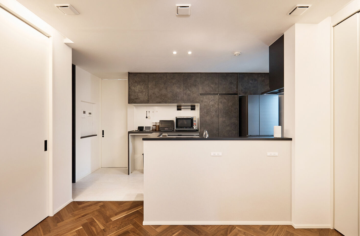 アイ工務店 【石川県/二世帯住宅/間取り図有】ヘリンボーンの床がお洒落なLDKに家族が自然と集う、二世帯住宅の建築実例画像5