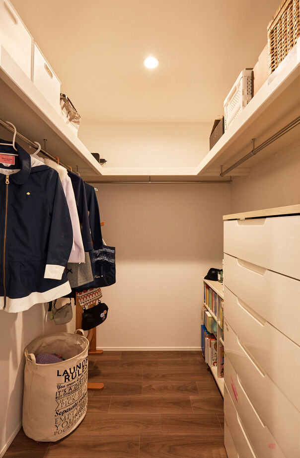 アイ工務店 【石川県/二世帯住宅/間取り図有】ヘリンボーンの床がお洒落なLDKに家族が自然と集う、二世帯住宅の建築実例画像7