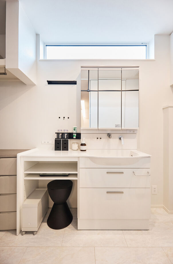 アイ工務店 【石川県/二世帯住宅/間取り図有】ヘリンボーンの床がお洒落なLDKに家族が自然と集う、二世帯住宅の建築実例画像10