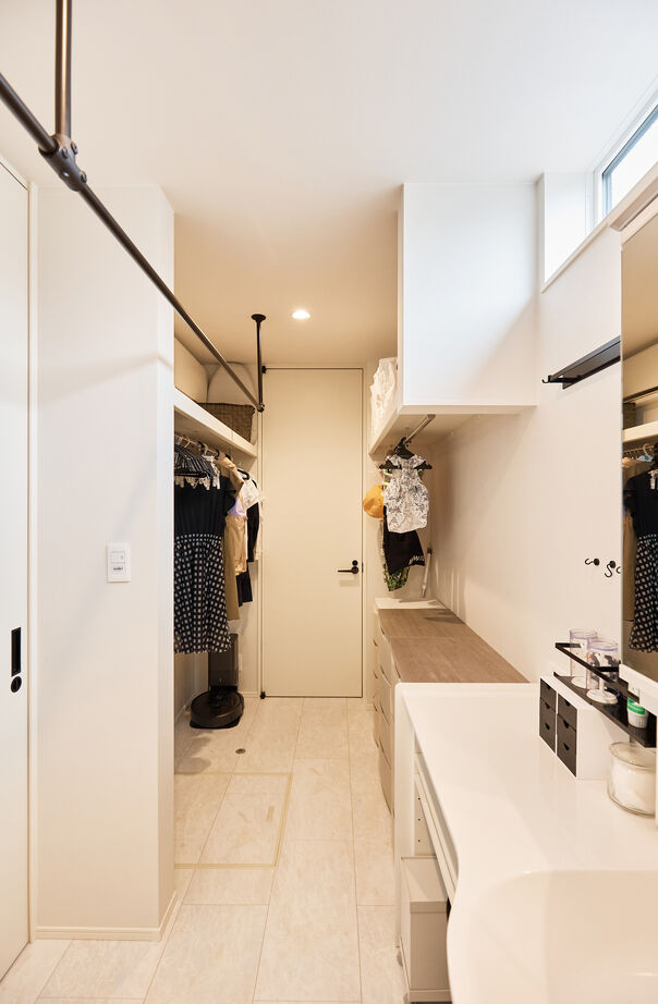 アイ工務店 【石川県/二世帯住宅/間取り図有】ヘリンボーンの床がお洒落なLDKに家族が自然と集う、二世帯住宅の建築実例画像11