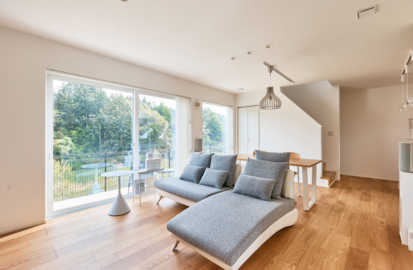 アイ工務店 【宮城県/2000万円台/快適導線】緑豊かな環境を活かす。四季の絶景を愉しむリビングとテラスのある家の建築実例画像1