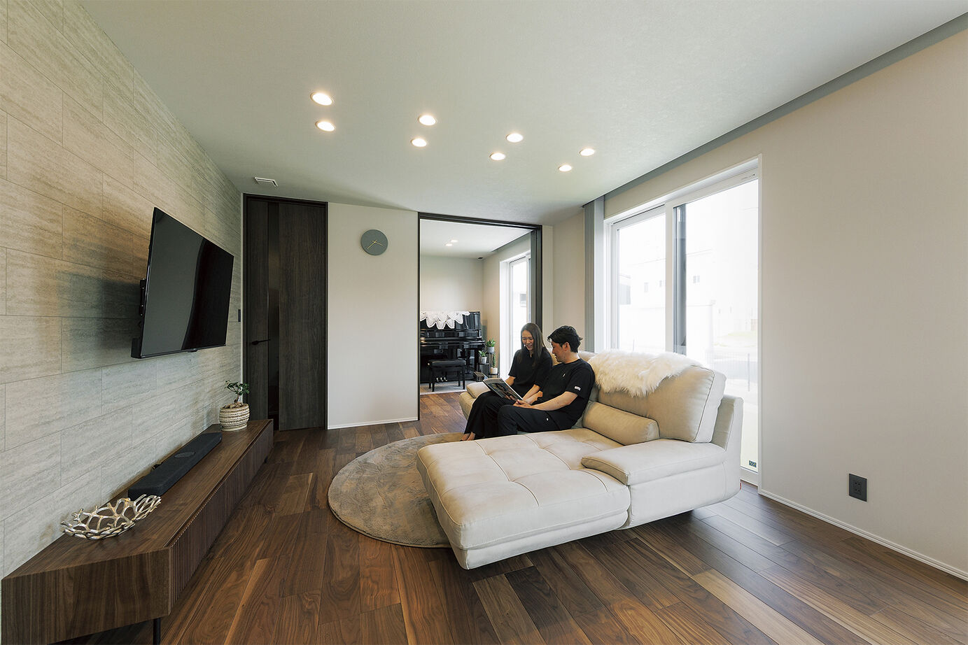 アイ工務店 【延床35.5坪／回遊動線／収納充実／間取図】シックでハイグレードな素材・設備を散りばめた住まいの建築実例画像3