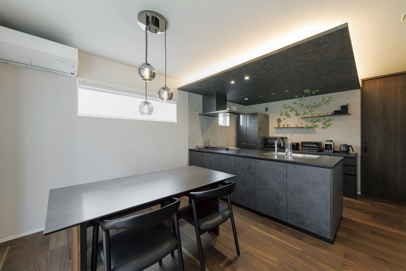 アイ工務店 【延床35.5坪／回遊動線／収納充実／間取図】シックでハイグレードな素材・設備を散りばめた住まいの建築実例画像4