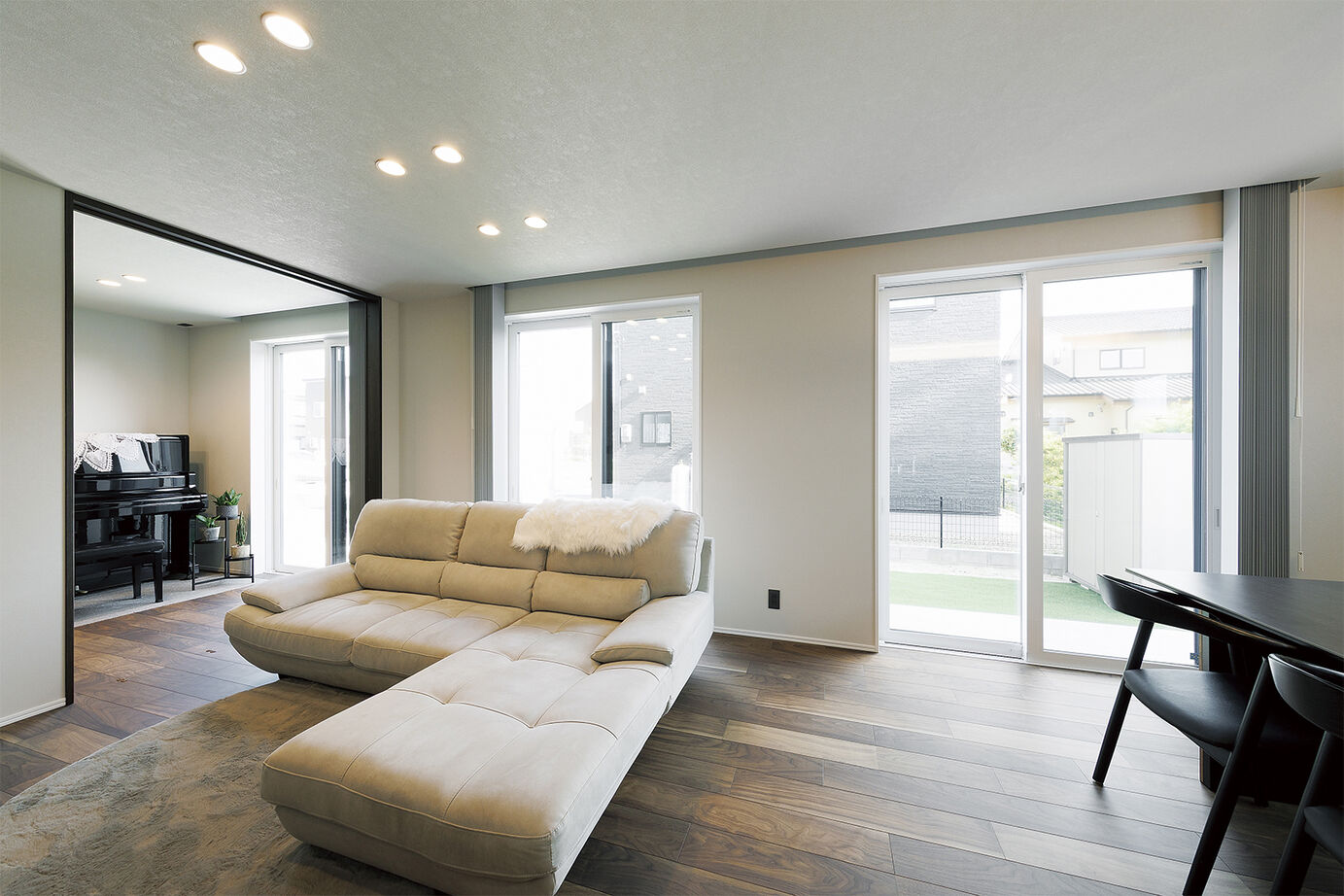 アイ工務店 【延床35.5坪／回遊動線／収納充実／間取図】シックでハイグレードな素材・設備を散りばめた住まいの建築実例画像7