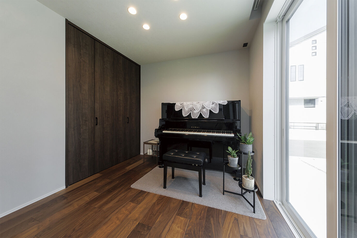 アイ工務店 【延床35.5坪／回遊動線／収納充実／間取図】シックでハイグレードな素材・設備を散りばめた住まいの建築実例画像8