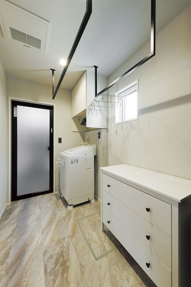 アイ工務店 【延床35.5坪／回遊動線／収納充実／間取図】シックでハイグレードな素材・設備を散りばめた住まいの建築実例画像9