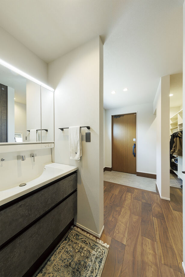 アイ工務店 【延床35.5坪／回遊動線／収納充実／間取図】シックでハイグレードな素材・設備を散りばめた住まいの建築実例画像10