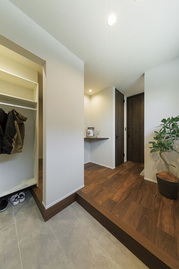 アイ工務店 【延床35.5坪／回遊動線／収納充実／間取図】シックでハイグレードな素材・設備を散りばめた住まいの建築実例画像11