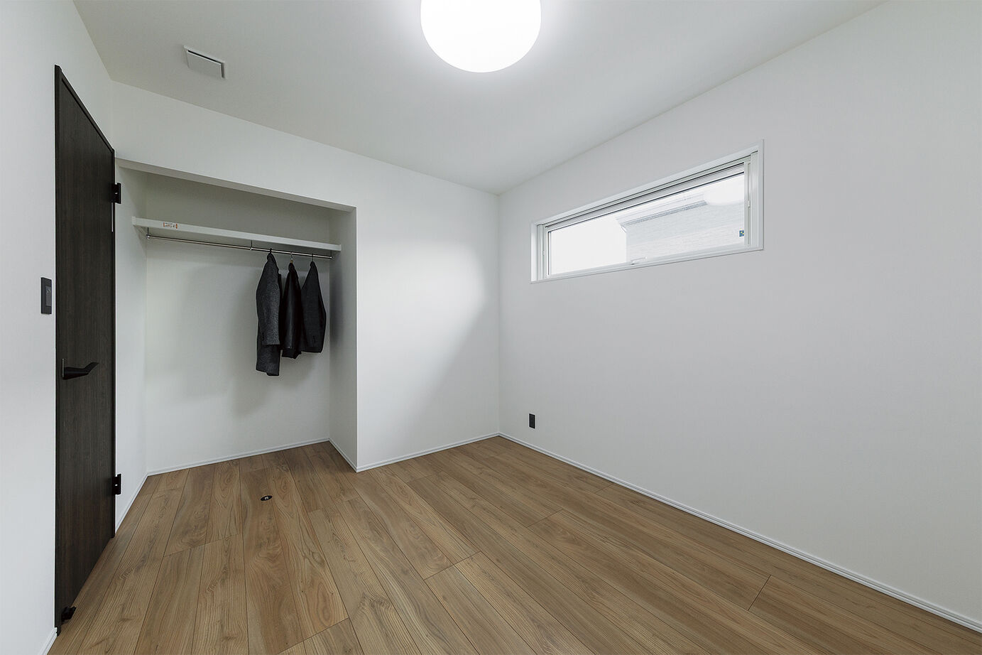 アイ工務店 【延床35.5坪／回遊動線／収納充実／間取図】シックでハイグレードな素材・設備を散りばめた住まいの建築実例画像15