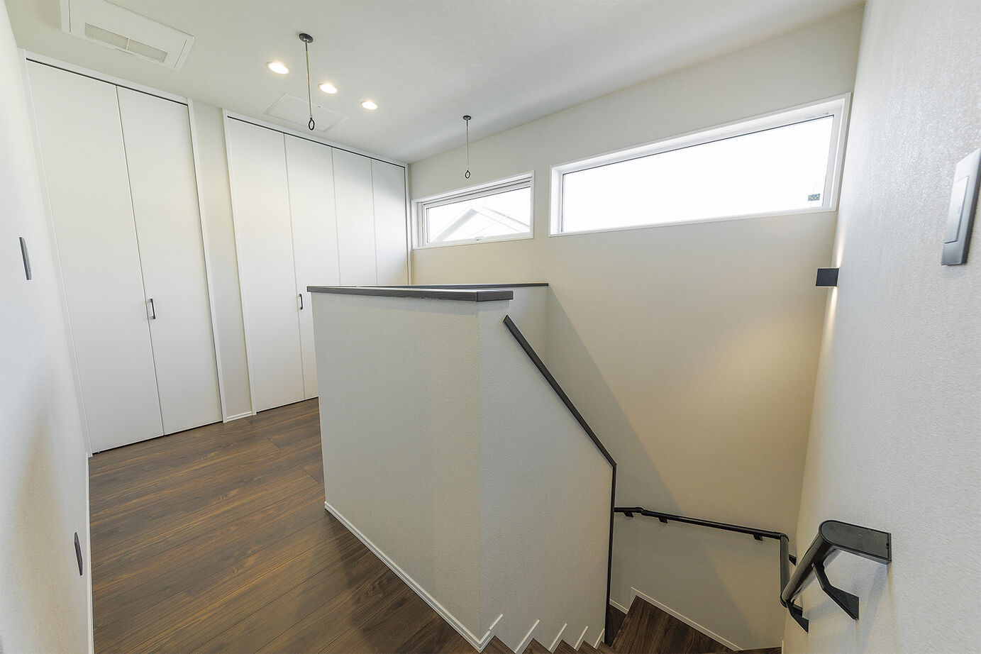 アイ工務店 【延床35.5坪／回遊動線／収納充実／間取図】シックでハイグレードな素材・設備を散りばめた住まいの建築実例画像17