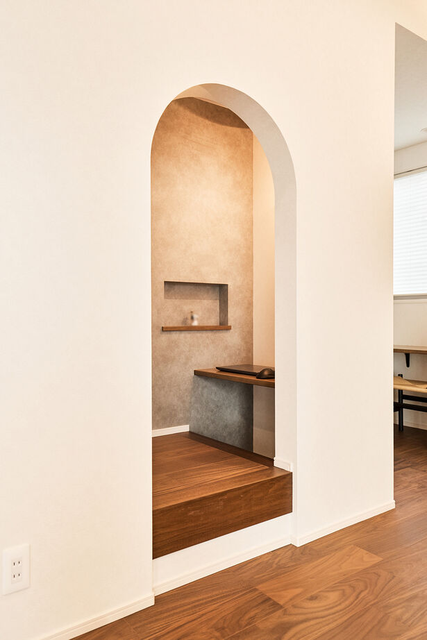 アイ工務店 【平屋／回遊動線／ヌック】家族が自然に集まるリビング。中庭が中心の、コの字型平屋住宅の建築実例画像5