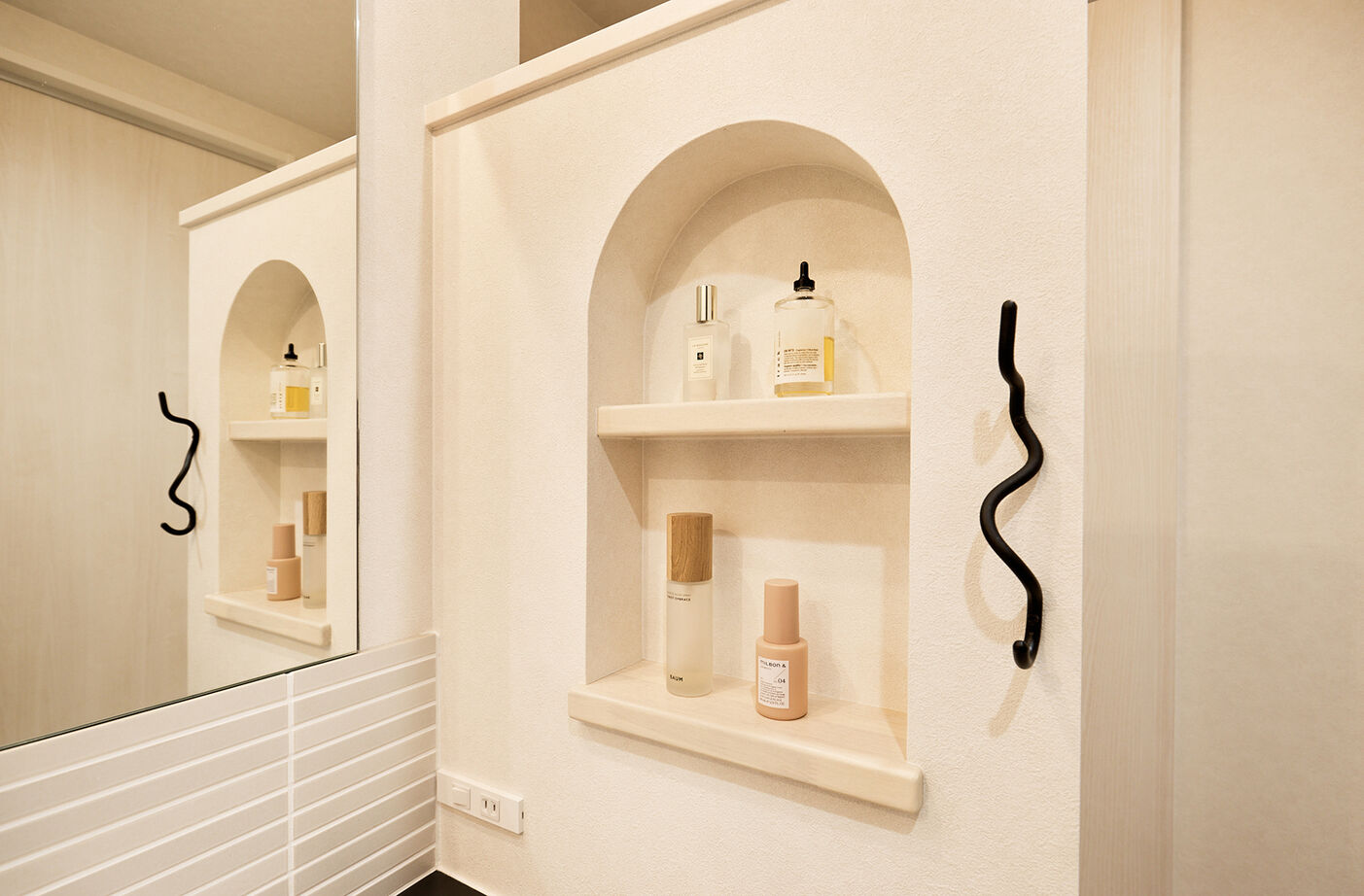 アイ工務店 【平屋／回遊動線／ヌック】家族が自然に集まるリビング。中庭が中心の、コの字型平屋住宅の建築実例画像12