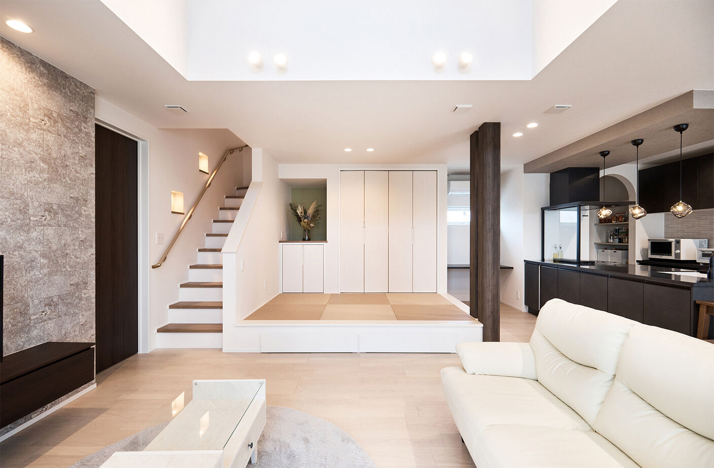 アイ工務店 【延床37.8坪／吹抜／ペット／間取図】憧れのハワイをわが家に。家族と愛犬に、あたたかな陽だまりをの建築実例画像1