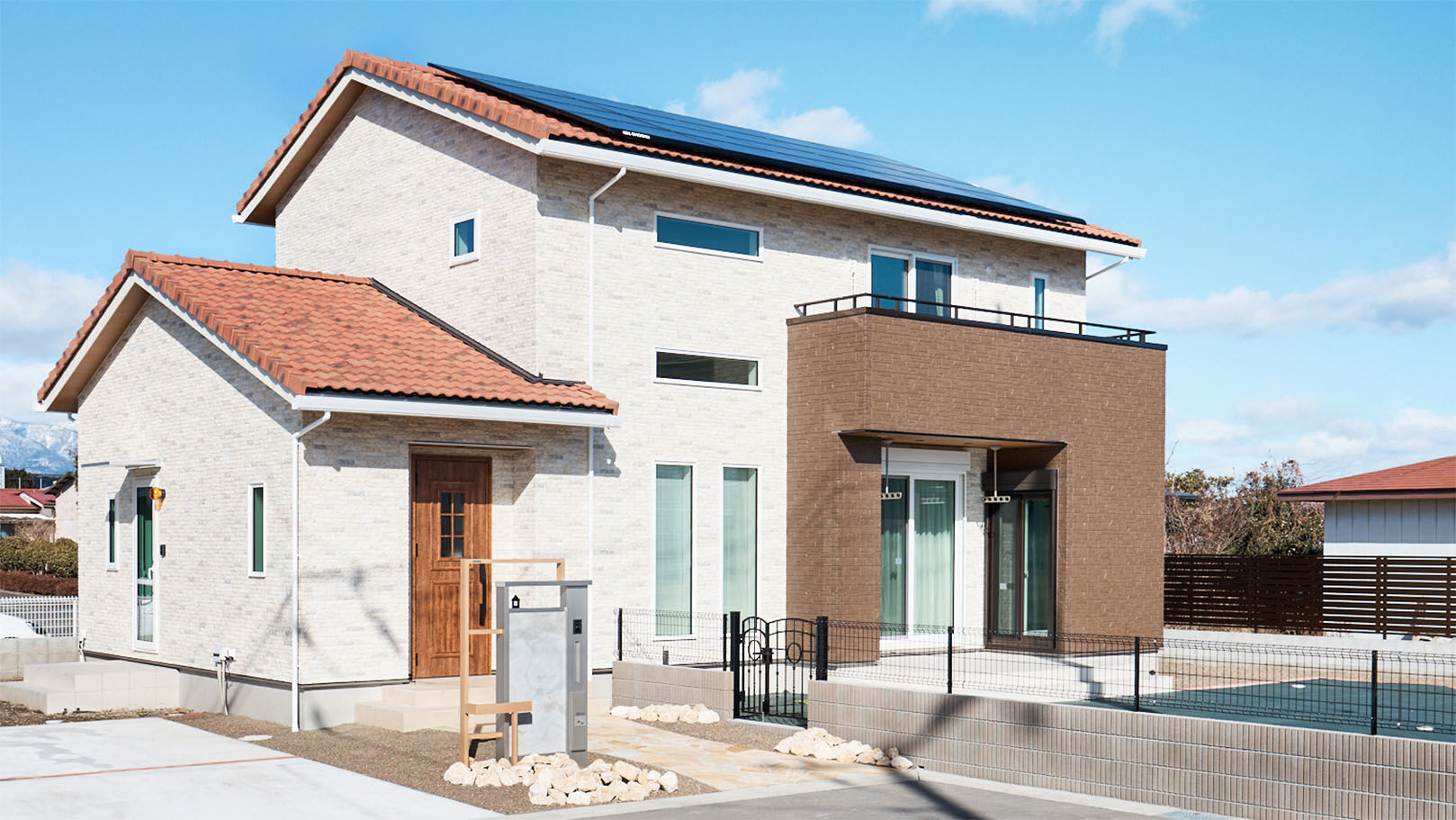 アイ工務店 【延床37.8坪／吹抜／ペット／間取図】憧れのハワイをわが家に。家族と愛犬に、あたたかな陽だまりをの建築実例画像2