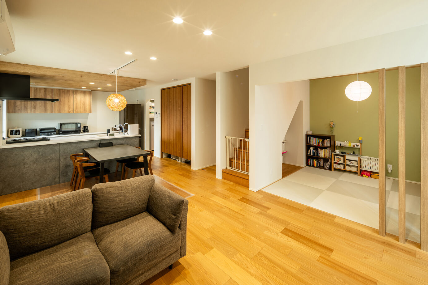 アイ工務店 【新潟県/3000万円台/回遊動線】くつろぎ時間も家事タイムも心地よく。無駄のない動線で暮らしやすい住まいの建築実例画像3