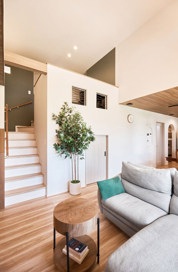 アイ工務店 【茨城県/ペット/2000万円台】縦空間の活用でスキップフロア+ハーフ収納を。愛犬と暮らす平屋風1.5階建ての建築実例画像3