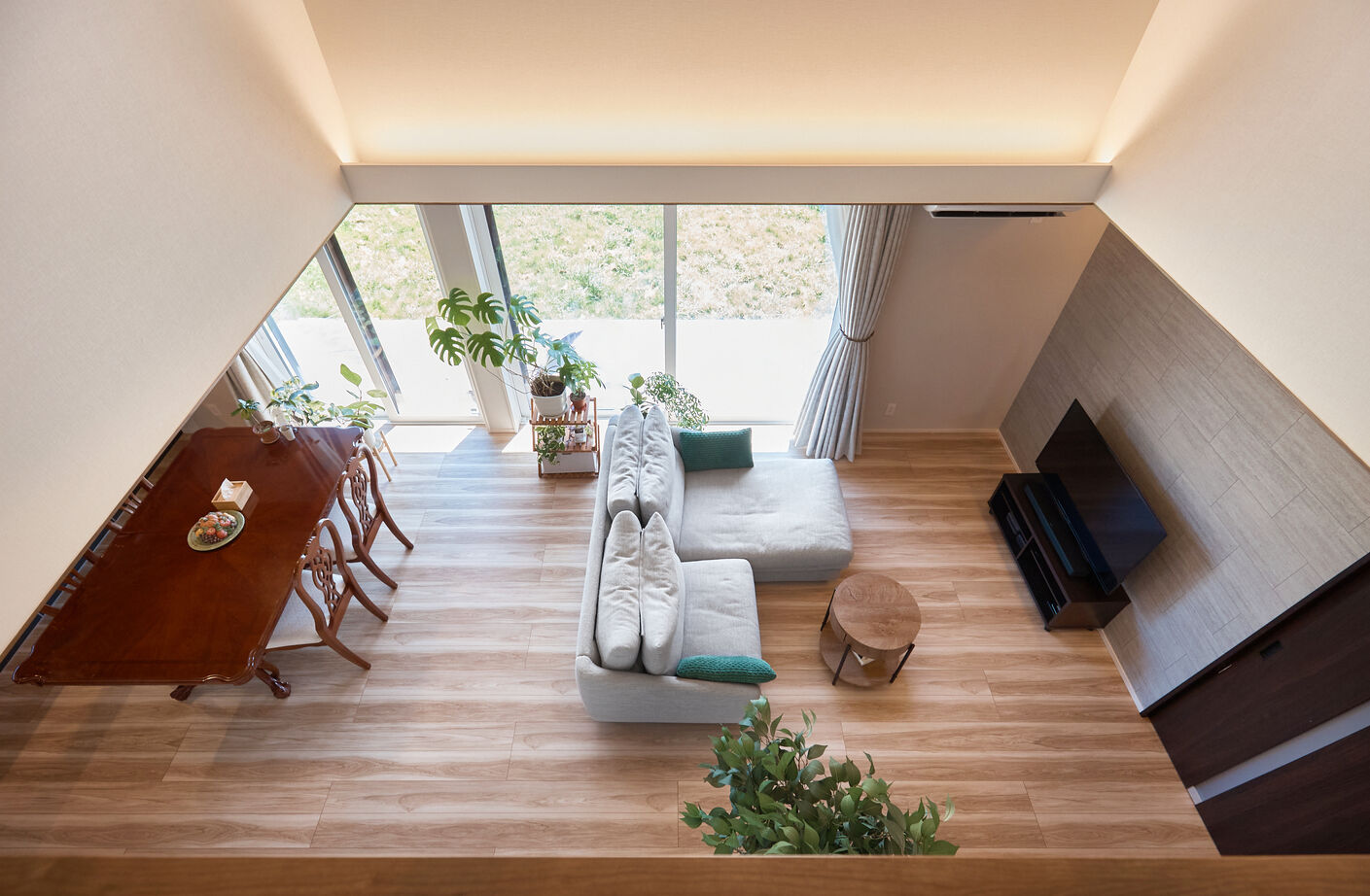 アイ工務店 【茨城県/ペット/2000万円台】縦空間の活用でスキップフロア+ハーフ収納を。愛犬と暮らす平屋風1.5階建ての建築実例画像6