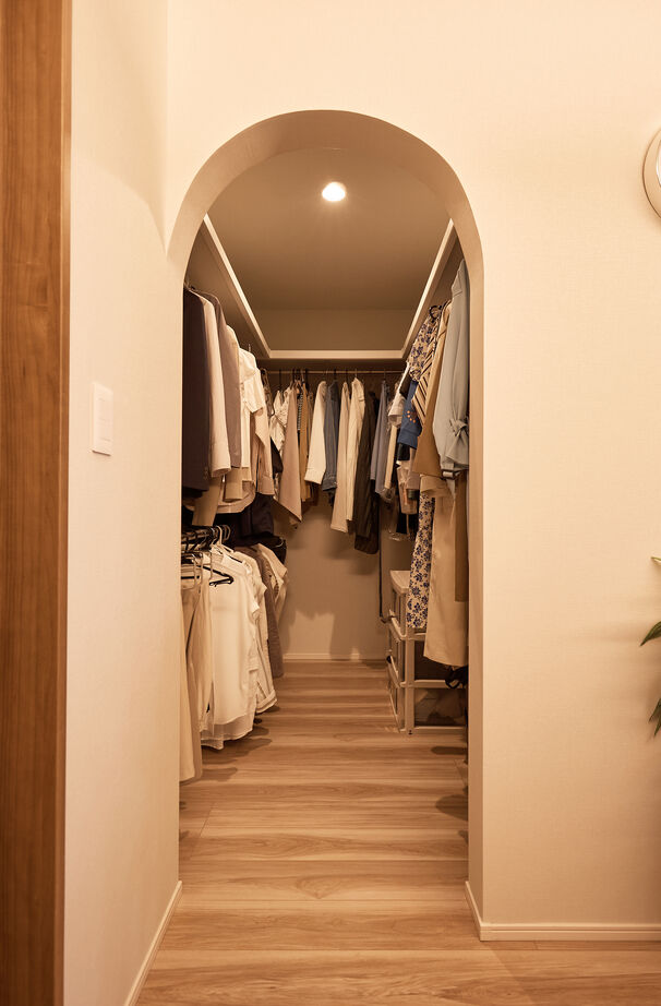 アイ工務店 【茨城県/ペット/2000万円台】縦空間の活用でスキップフロア+ハーフ収納を。愛犬と暮らす平屋風1.5階建ての建築実例画像9