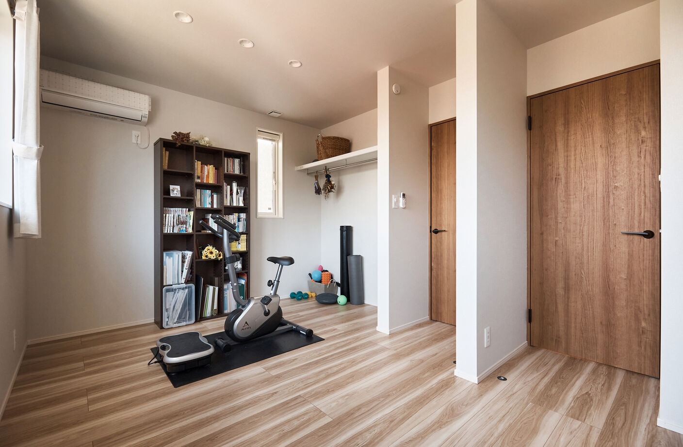 アイ工務店 【茨城県/ペット/2000万円台】縦空間の活用でスキップフロア+ハーフ収納を。愛犬と暮らす平屋風1.5階建ての建築実例画像10