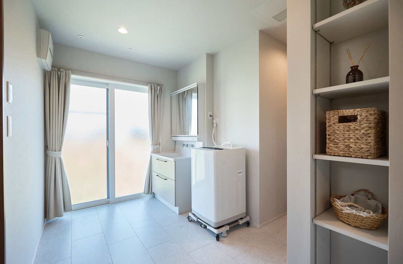 アイ工務店 【茨城県/ペット/2000万円台】縦空間の活用でスキップフロア+ハーフ収納を。愛犬と暮らす平屋風1.5階建ての建築実例画像14