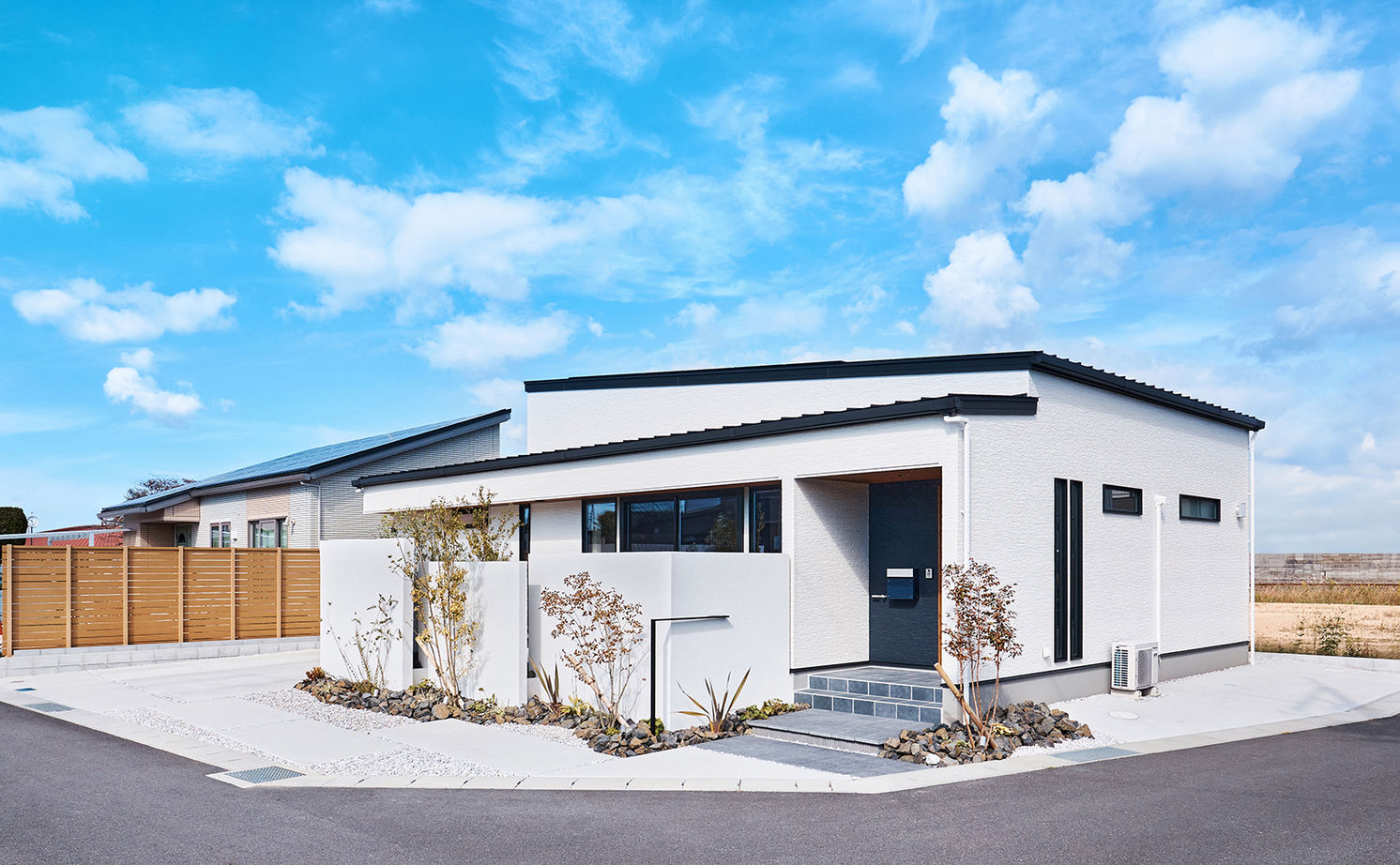 アイ工務店 【山口県/平屋/店舗併設】リラクゼーションサロンが併設されたシンプルモダンな平屋住宅の建築実例画像4