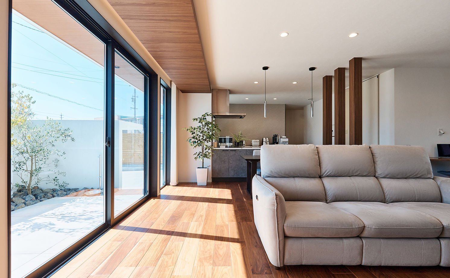 アイ工務店 【山口県/平屋/店舗併設】リラクゼーションサロンが併設されたシンプルモダンな平屋住宅の建築実例画像10