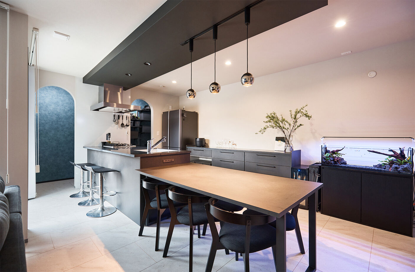 アイ工務店 【延床38.6坪/テラス/動線/間取図】こだわりのキッチンを備え、おうちレストランを楽しむホテルライクな家の建築実例画像1