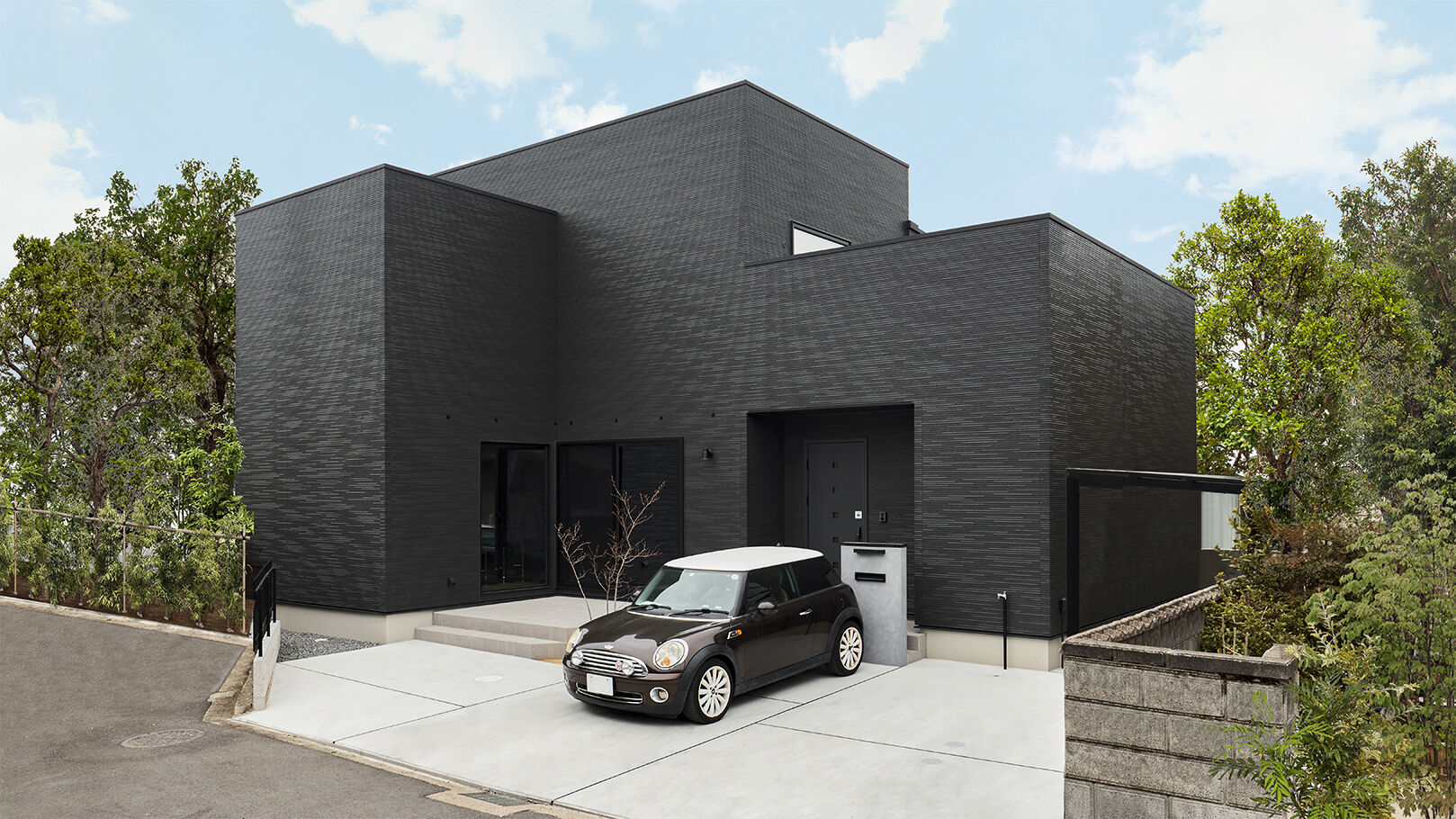 アイ工務店 【延床38.6坪/テラス/動線/間取図】こだわりのキッチンを備え、おうちレストランを楽しむホテルライクな家の建築実例画像2