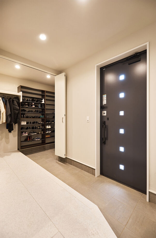 アイ工務店 【延床38.6坪/テラス/動線/間取図】こだわりのキッチンを備え、おうちレストランを楽しむホテルライクな家の建築実例画像17