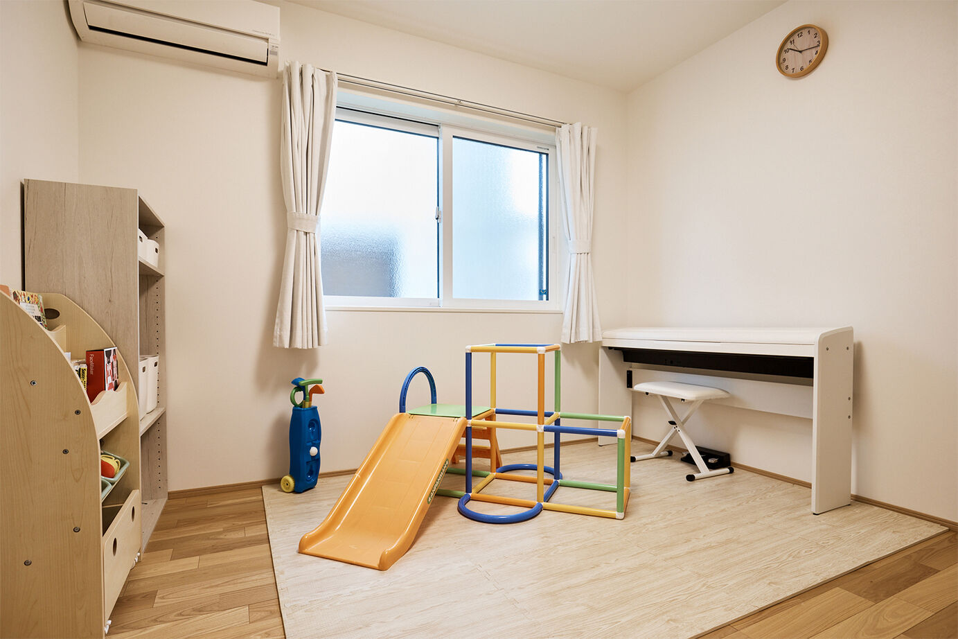 アイ工務店 【延床35.1坪/ハーフ収納/間取図】日々の生活にゆとりを生む家事動線。子育て家族の平屋風1.5階建ての建築実例画像13