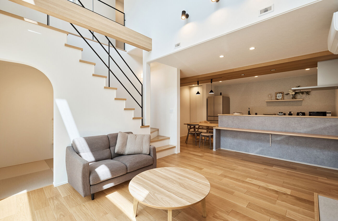 アイ工務店 【吹抜／ヌック／屋上テラス／家事動線】“好き”を詰め込んだナチュラルテイストの家の建築実例画像1