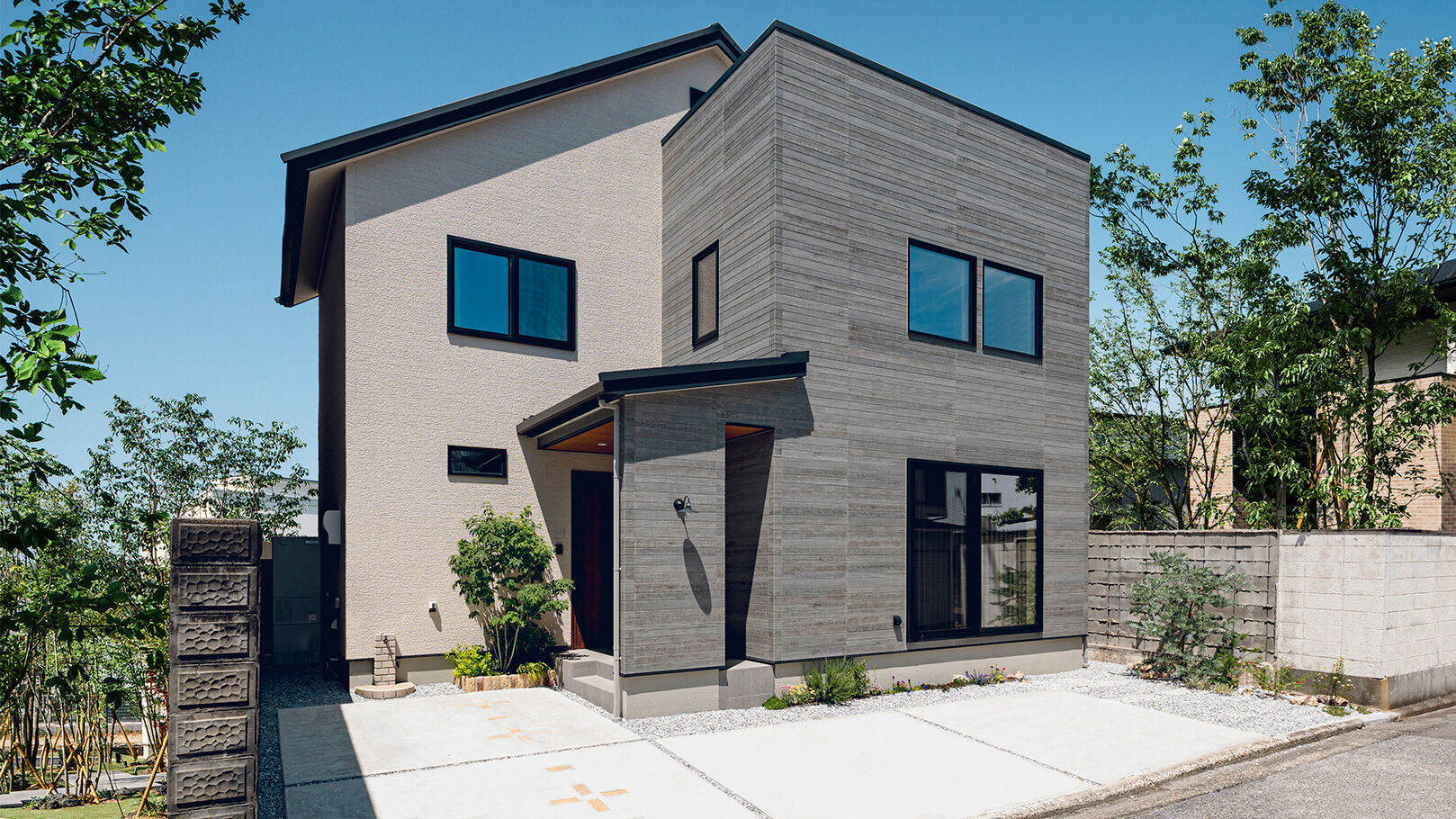 アイ工務店 【吹抜／ヌック／屋上テラス／家事動線】“好き”を詰め込んだナチュラルテイストの家の建築実例画像2