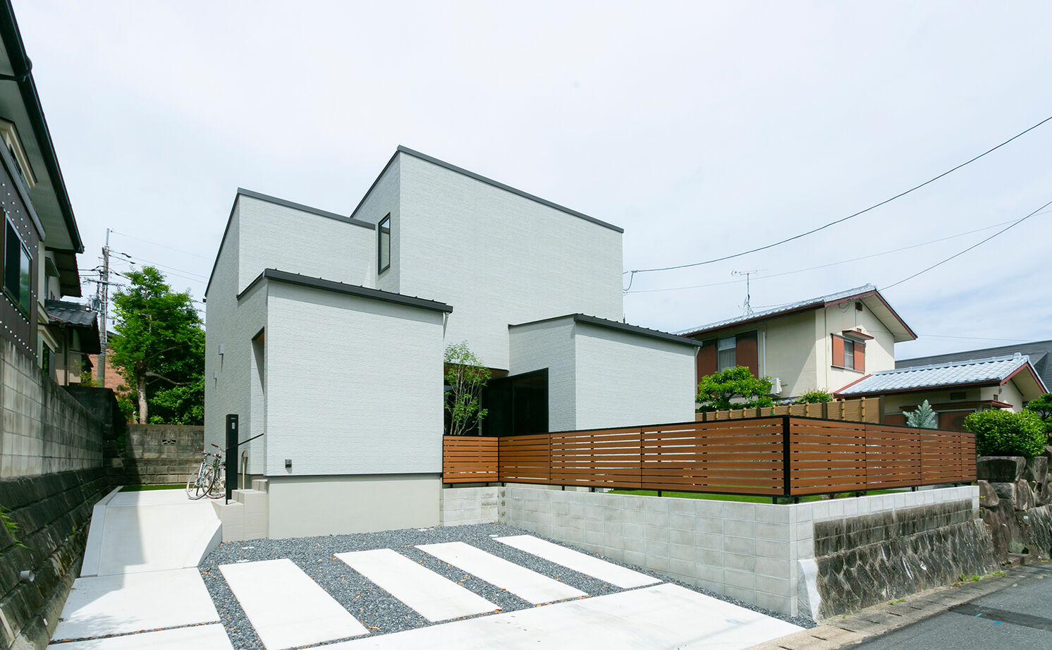 アイ工務店 【延床33.6坪／小屋裏収納・納戸／間取り図】回遊動線で家事の効率化を実現。休日は光あふれる中庭で朝食をの建築実例画像1