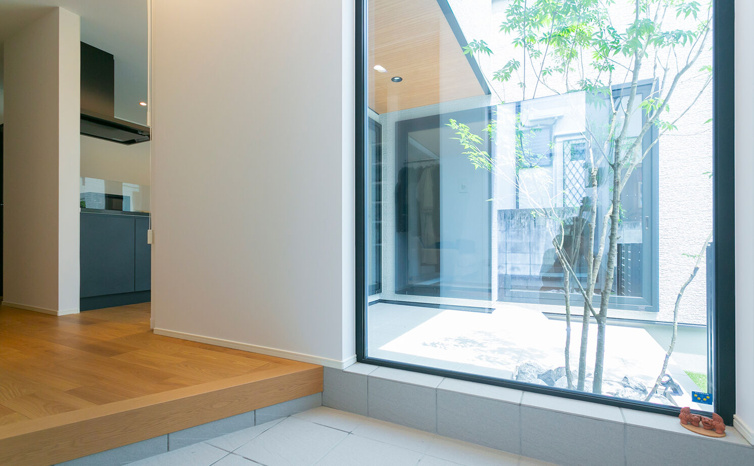 アイ工務店 【延床33.6坪／小屋裏収納・納戸／間取り図】回遊動線で家事の効率化を実現。休日は光あふれる中庭で朝食をの建築実例画像4