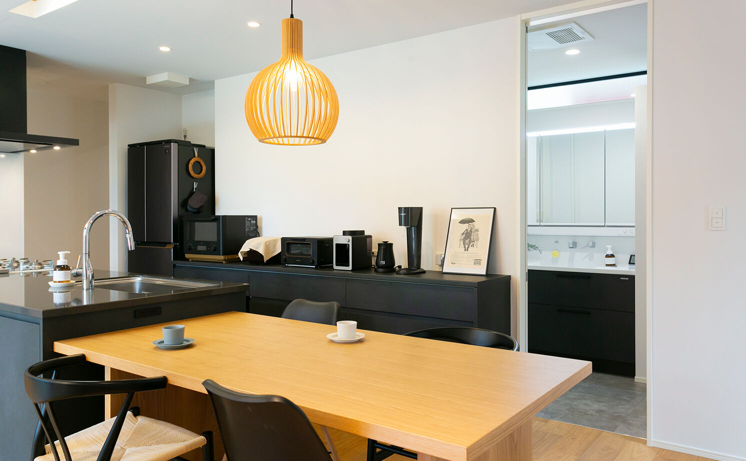 アイ工務店 【延床33.6坪／小屋裏収納・納戸／間取り図】回遊動線で家事の効率化を実現。休日は光あふれる中庭で朝食をの建築実例画像11