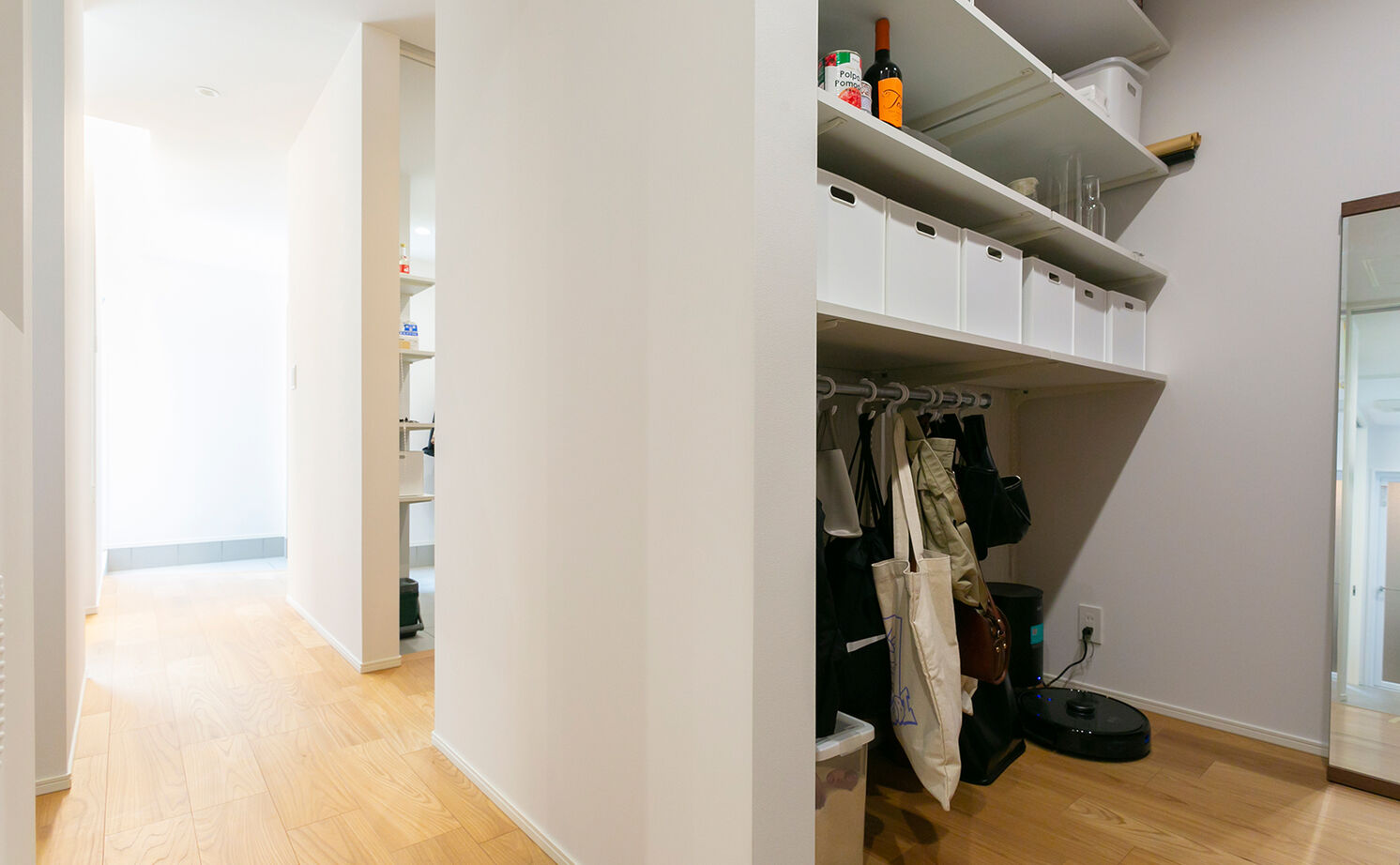 アイ工務店 【延床33.6坪／小屋裏収納・納戸／間取り図】回遊動線で家事の効率化を実現。休日は光あふれる中庭で朝食をの建築実例画像13