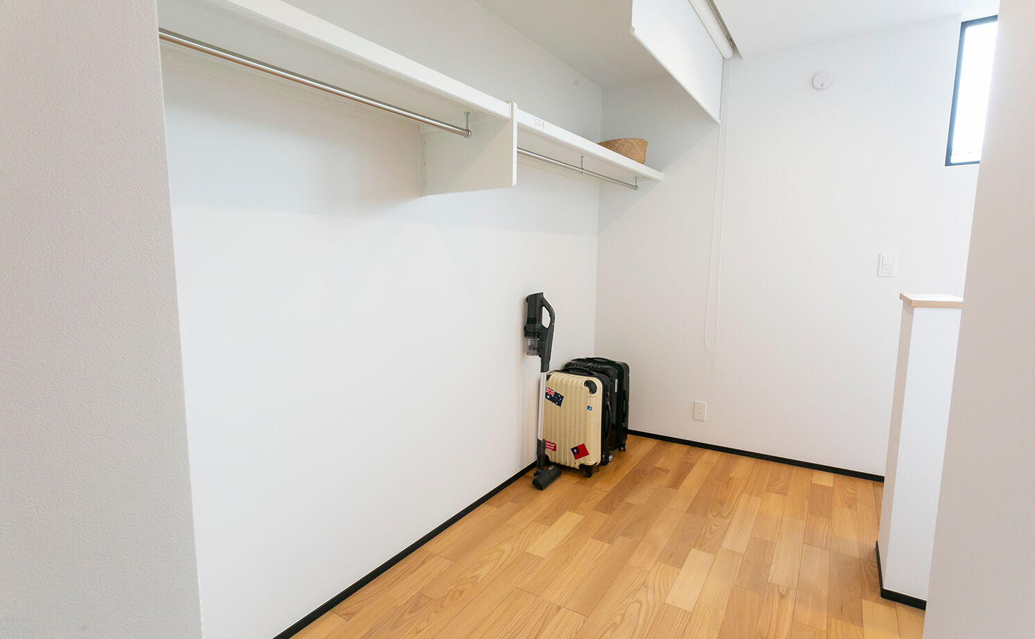 アイ工務店 【延床33.6坪／小屋裏収納・納戸／間取り図】回遊動線で家事の効率化を実現。休日は光あふれる中庭で朝食をの建築実例画像14